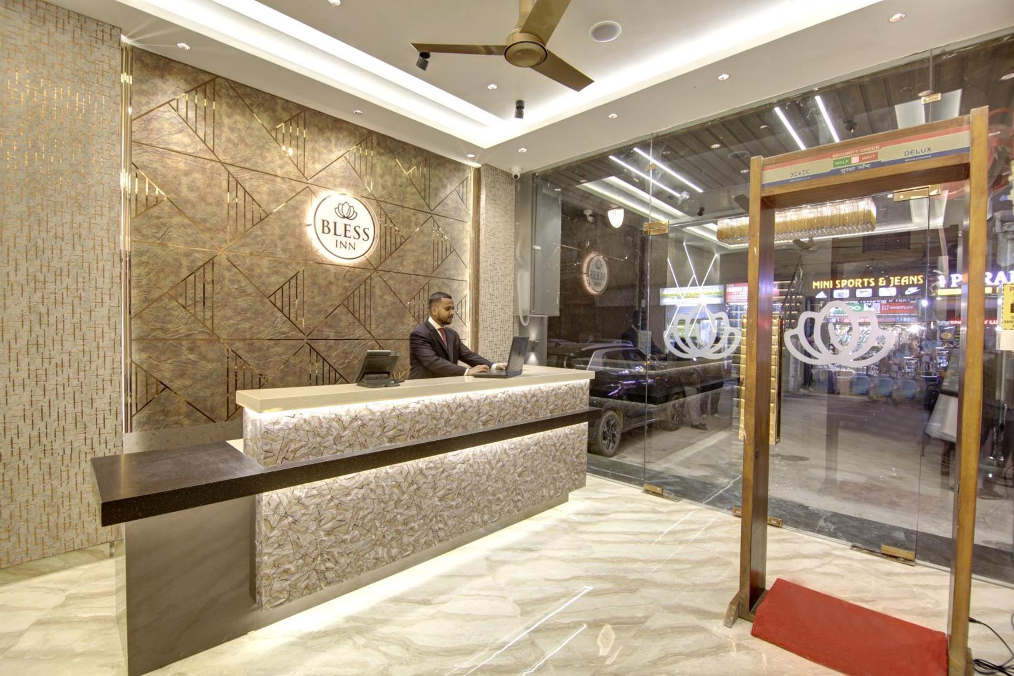 Bless Inn - Near Connaught Place New Delhi Exteriör bild