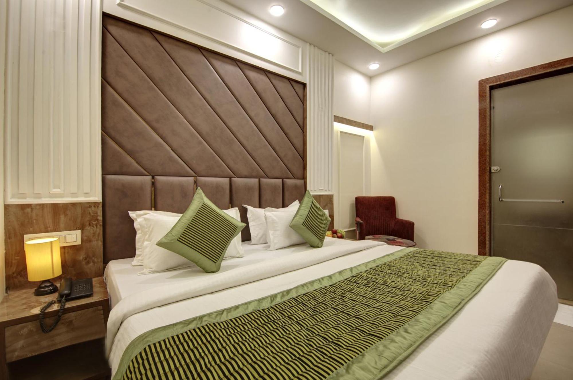 Bless Inn - Near Connaught Place New Delhi Exteriör bild