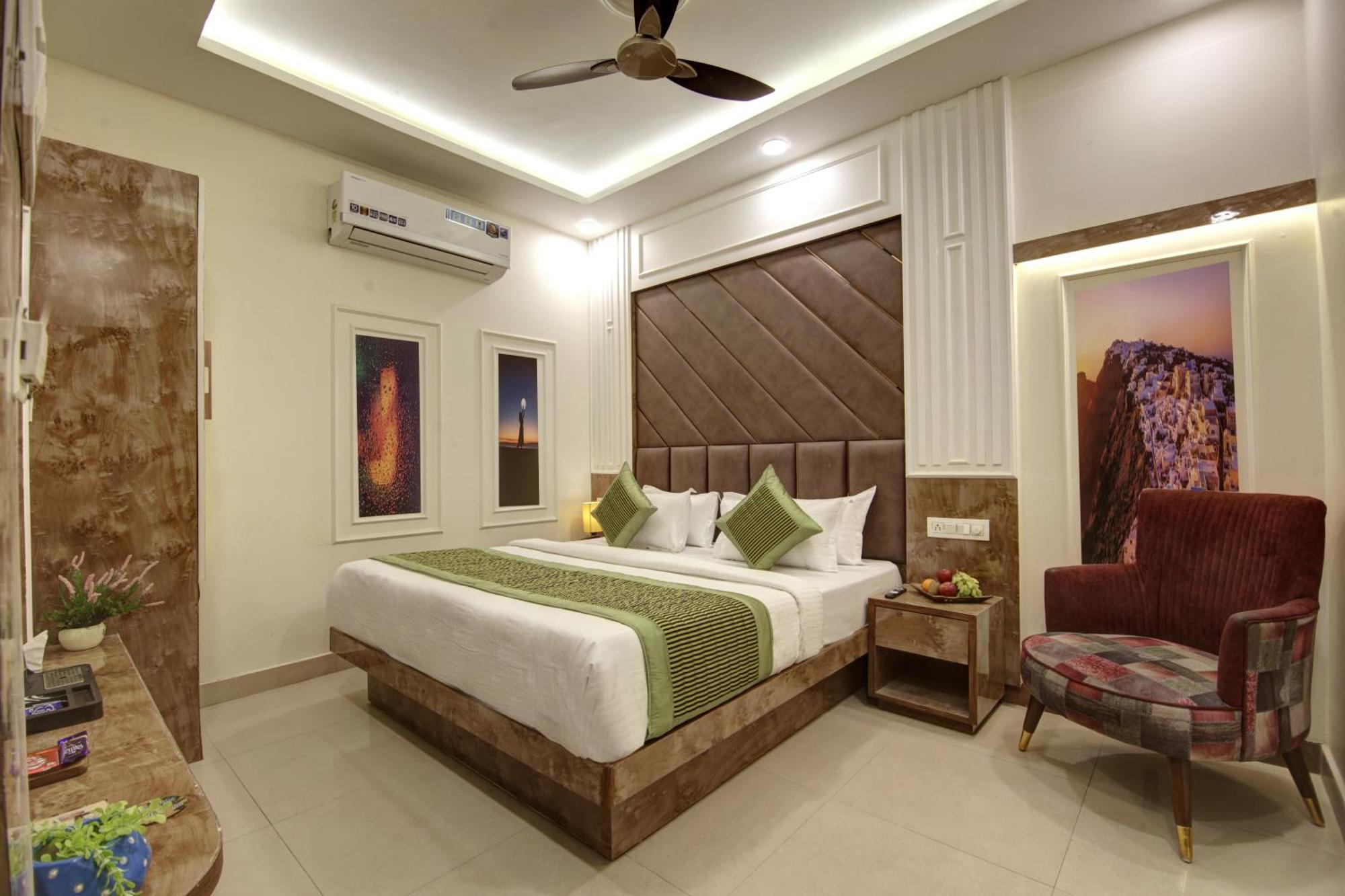 Bless Inn - Near Connaught Place New Delhi Exteriör bild