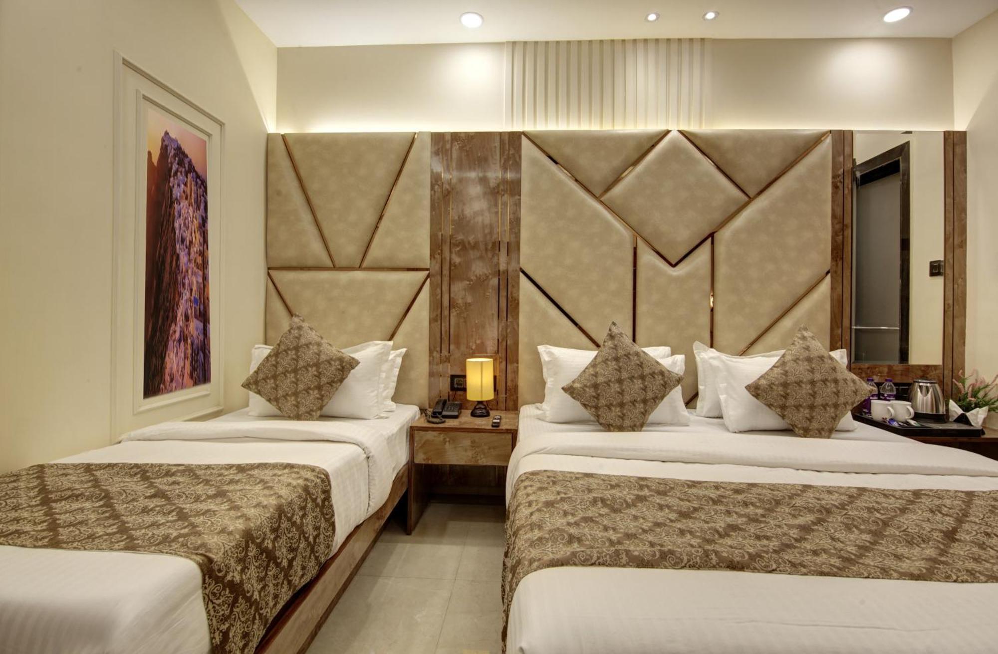 Bless Inn - Near Connaught Place New Delhi Exteriör bild