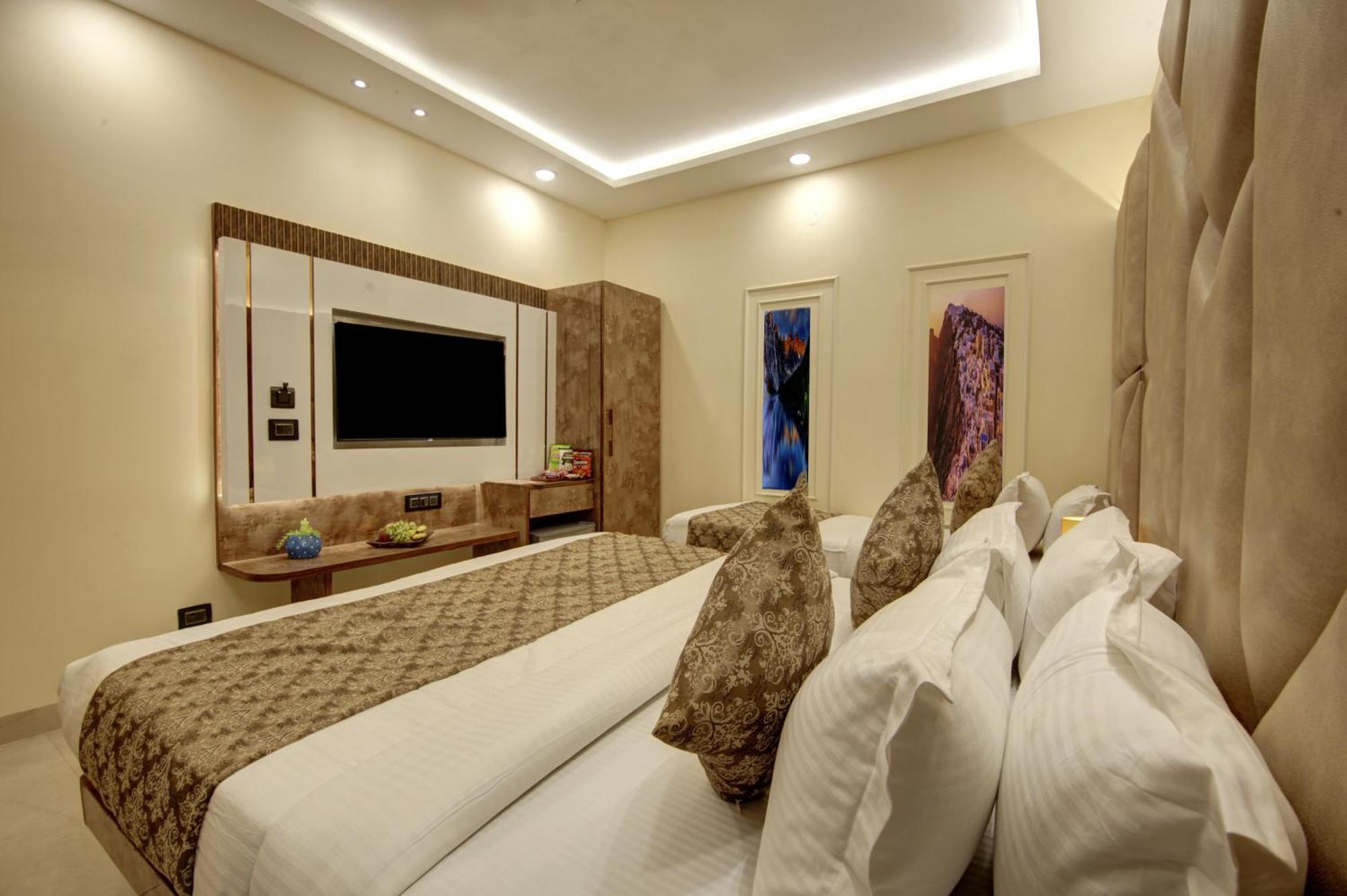 Bless Inn - Near Connaught Place New Delhi Exteriör bild