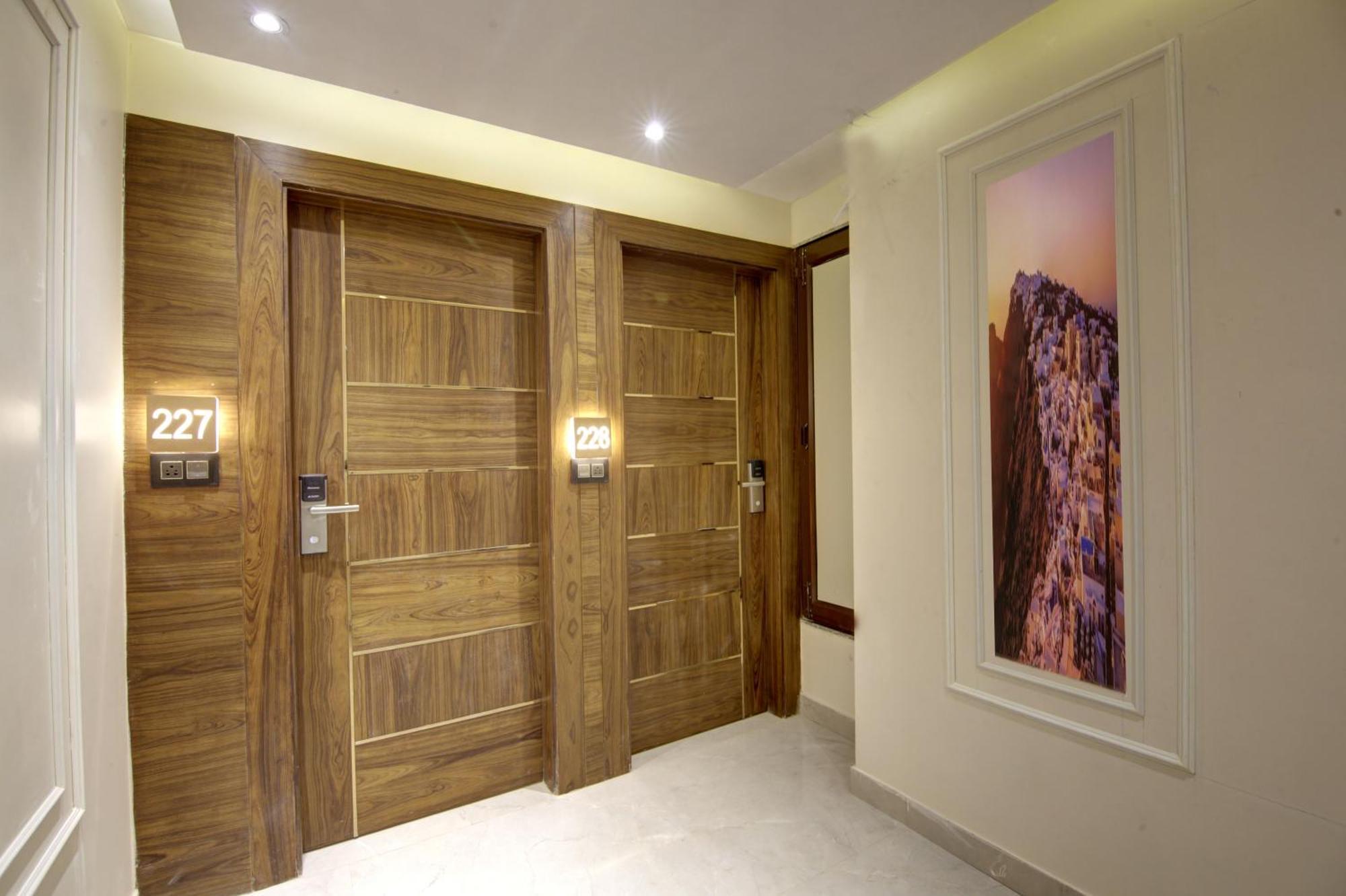 Bless Inn - Near Connaught Place New Delhi Exteriör bild