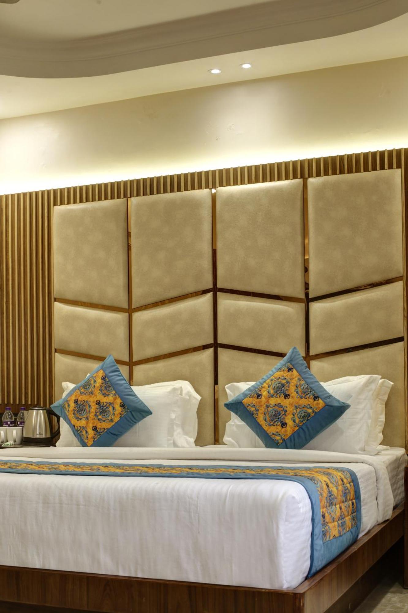 Bless Inn - Near Connaught Place New Delhi Exteriör bild
