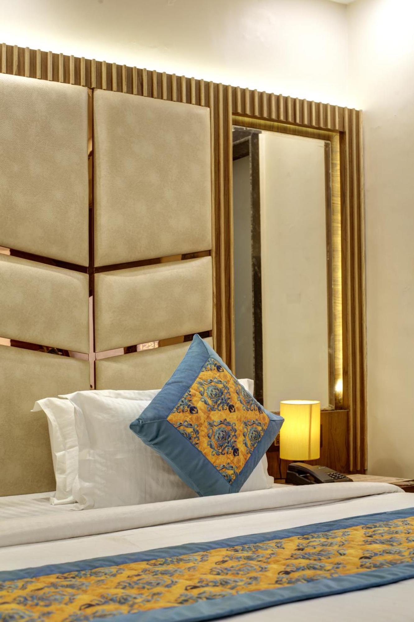 Bless Inn - Near Connaught Place New Delhi Exteriör bild
