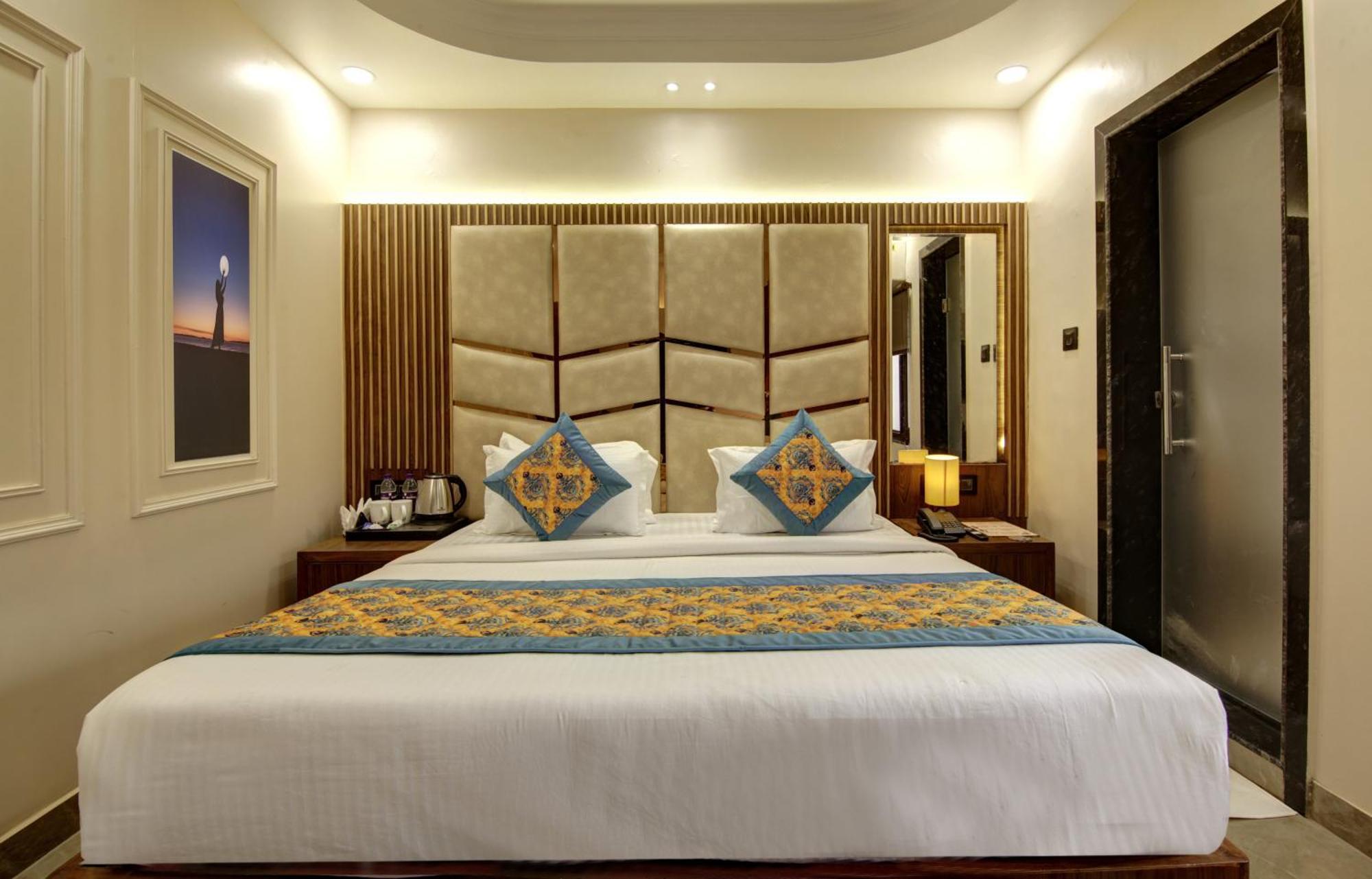 Bless Inn - Near Connaught Place New Delhi Exteriör bild