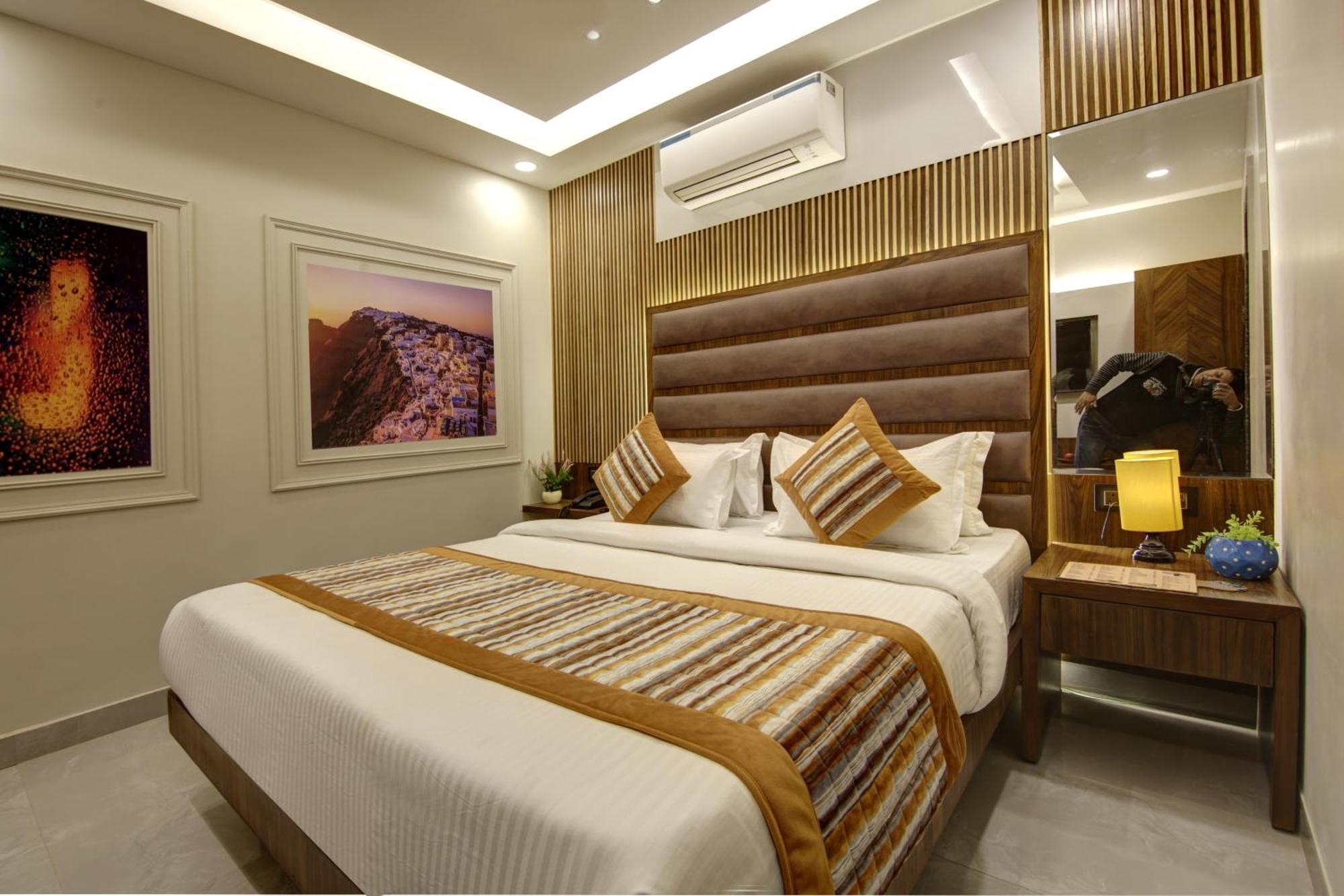Bless Inn - Near Connaught Place New Delhi Exteriör bild